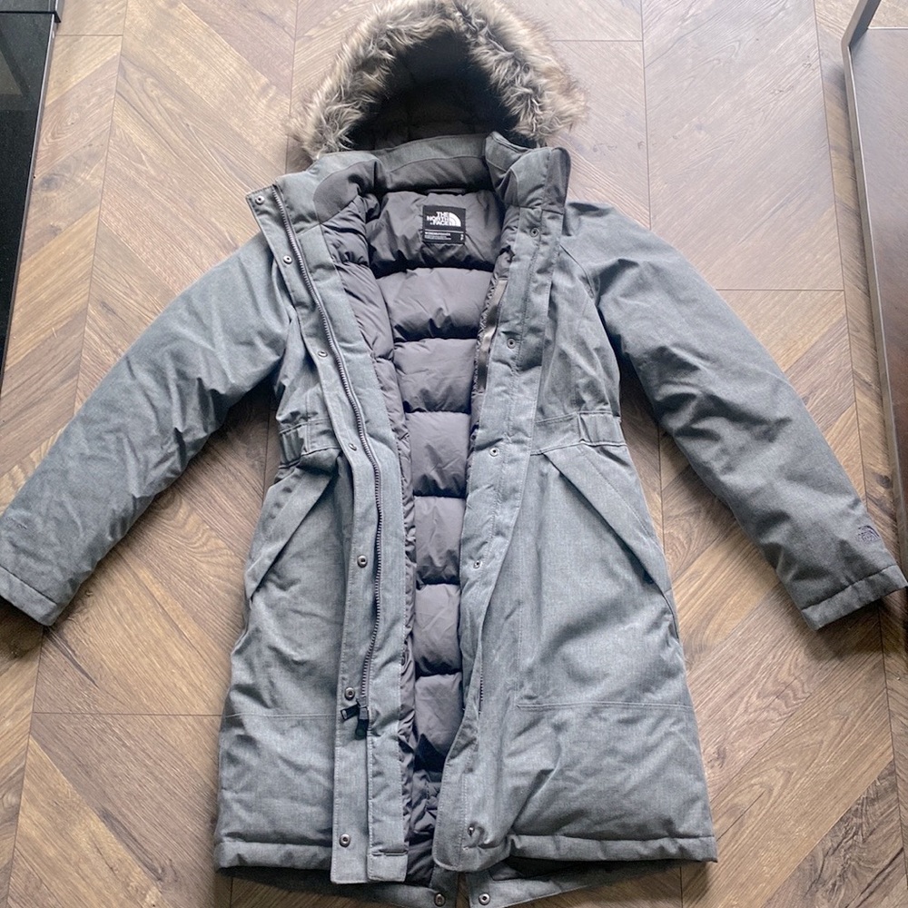 The North Face Women’s Insulated Parka - Picture 1 of 10